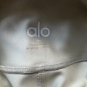 ✌🏼pairs of ALO leggings